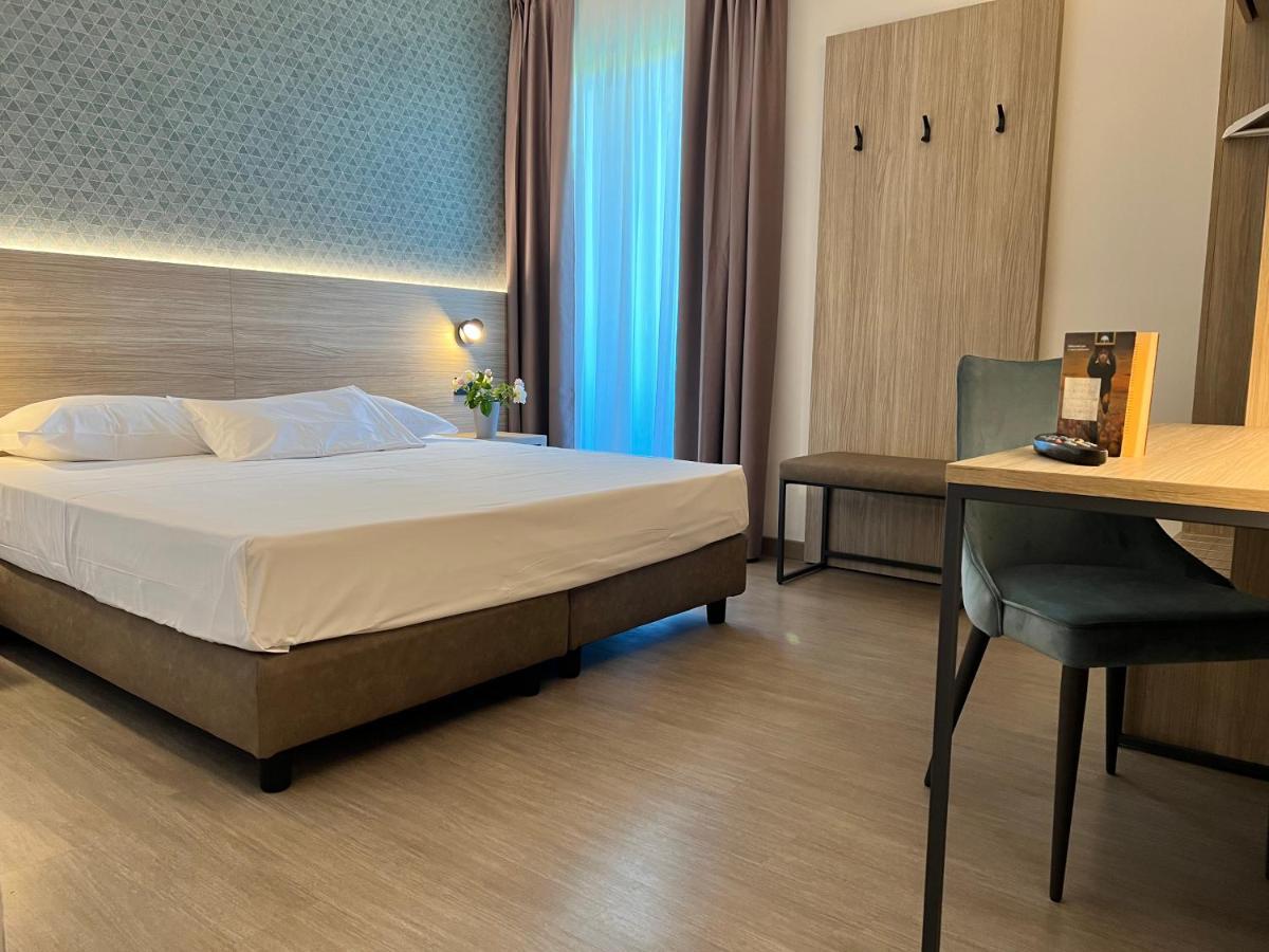 Hotel Gardenia Романо-Канавезе Экстерьер фото