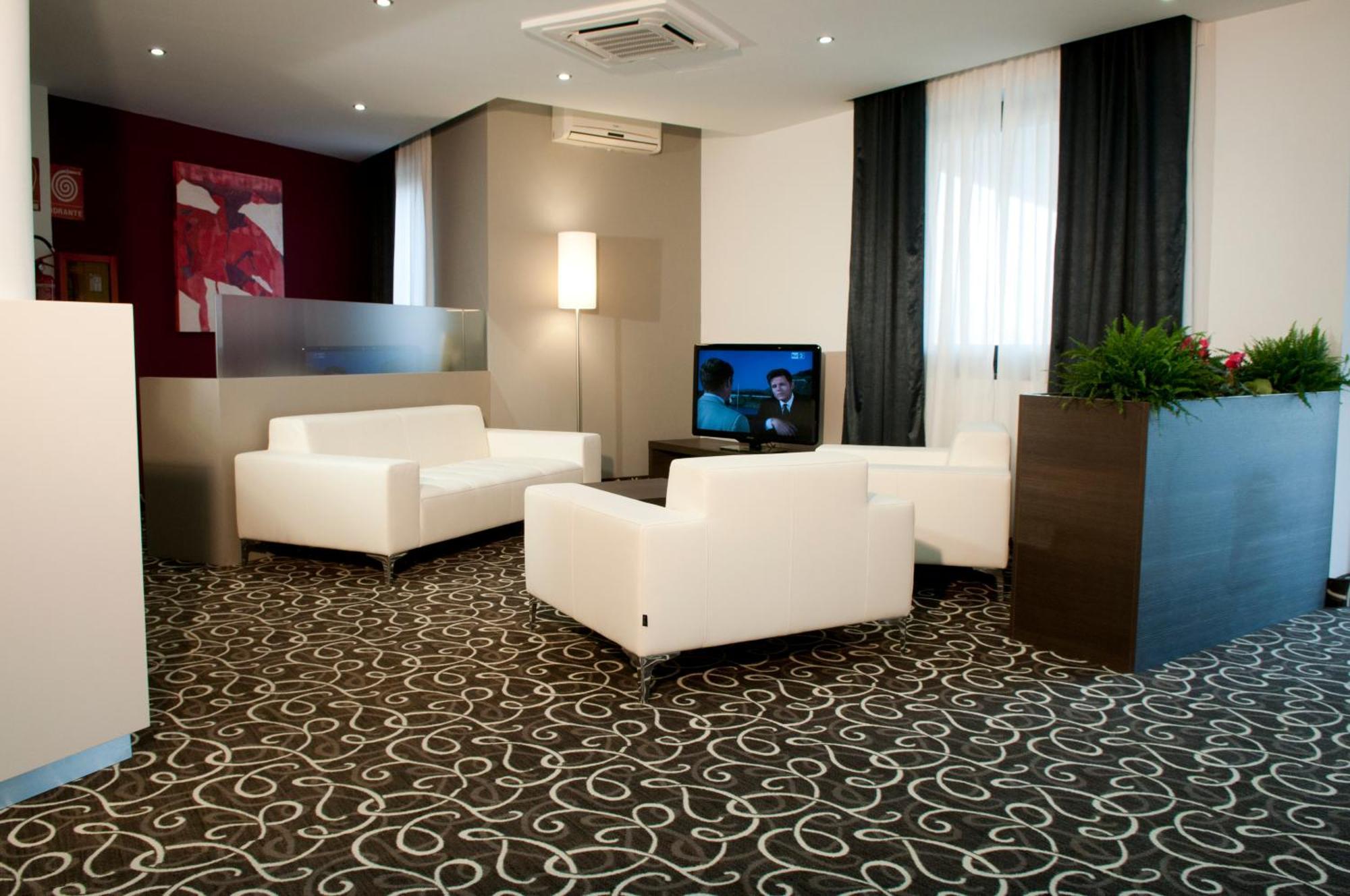 Hotel Gardenia Романо-Канавезе Экстерьер фото